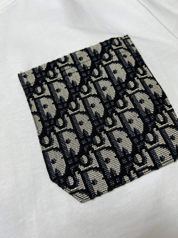 ブランドTシャツ着用イメージ